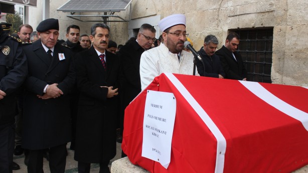 Görevdeyken kalp krizi geçirip vefat eden polise son görev