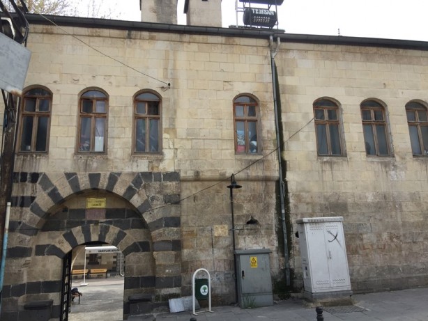 Görkemi ve sağlamlığıyla dimdik ayakta: Ali Nacar Camii