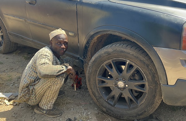 Foto - Görme engelli oto tamircisi Shuaibu Abdullahi! 