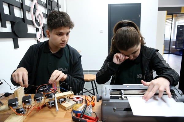 Görme engellilere umut olacak cihaz!