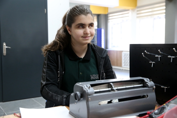 Foto - Görme engellilere umut olacak cihaz!