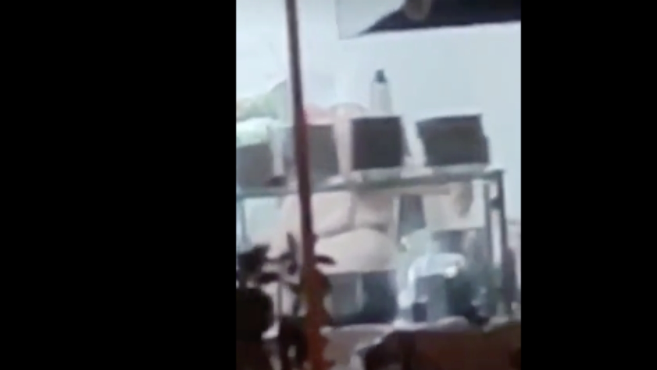 Foto - Görmediğimiz bir bu rezillik kalmıştı! Çorbacıda çekilen görüntüler "Yok artık" dedirtti