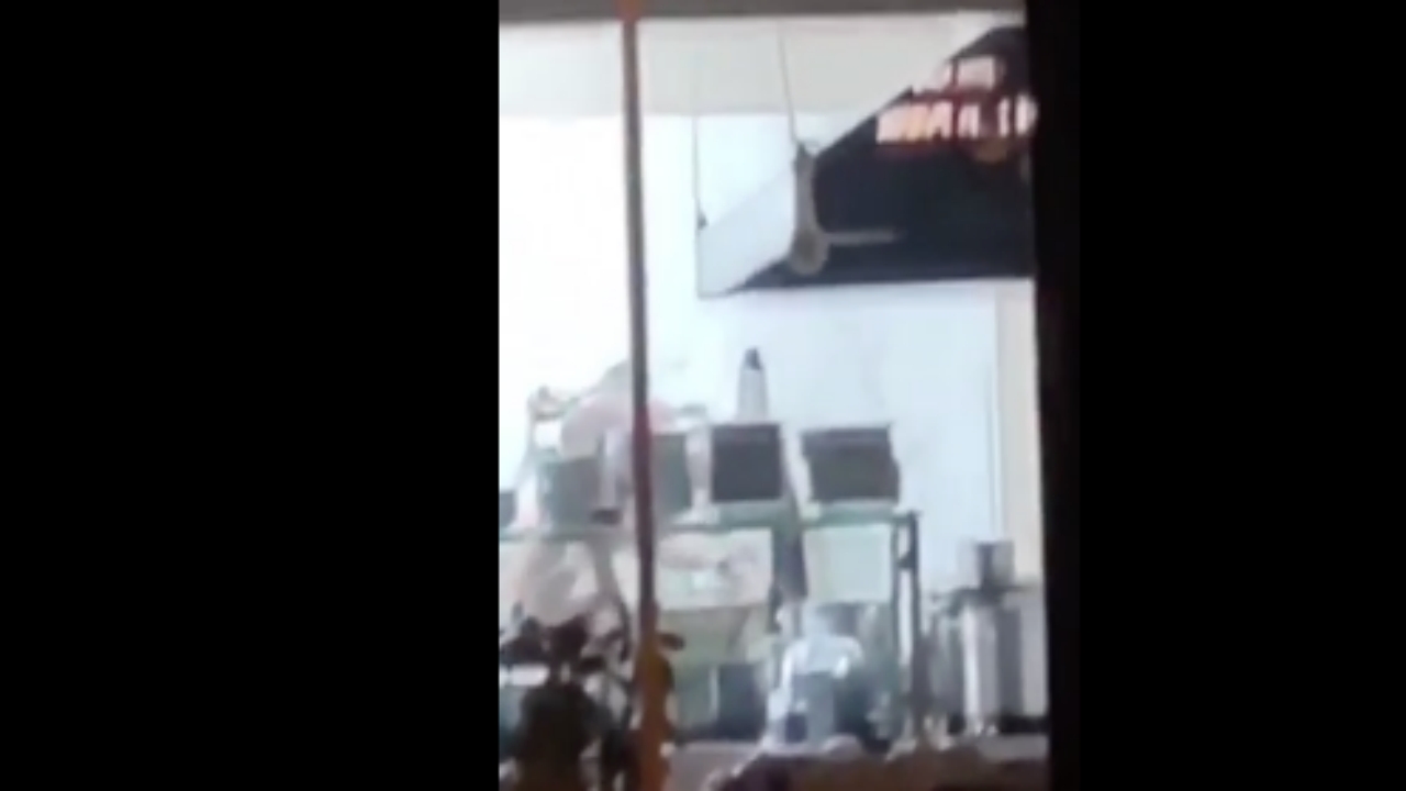 Foto - Görmediğimiz bir bu rezillik kalmıştı! Çorbacıda çekilen görüntüler "Yok artık" dedirtti