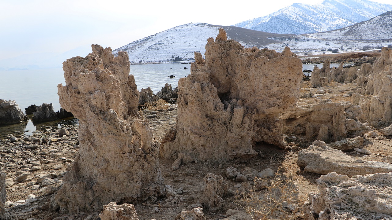 Foto - Görmek için akın akın geliyorlar! Sular çekilince ortaya çıktılar