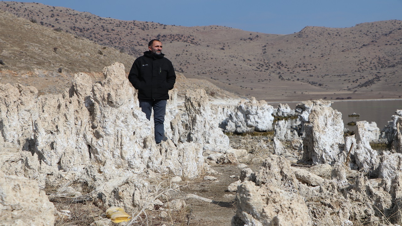 Foto - Görmek için akın akın geliyorlar! Sular çekilince ortaya çıktılar
