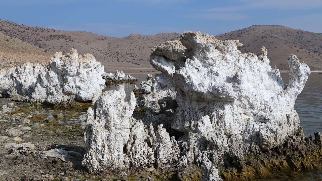 Foto - Görmek için akın akın geliyorlar! Sular çekilince ortaya çıktılar