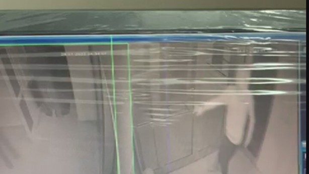 Foto - Görülmemiş hırsızlık! Çocuğu uyutup bilgisayarı çaldılar