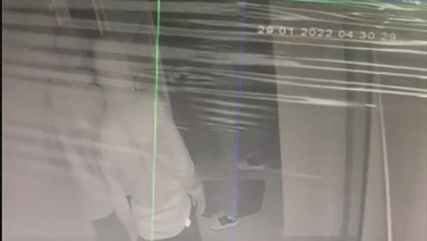 Foto - Görülmemiş hırsızlık! Çocuğu uyutup bilgisayarı çaldılar