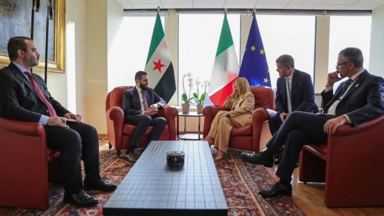 Foto - Görünce çok şaşıracaksınız! İtalya Başbakanı Meloni’nin Suriye lideri Şara’ya bakışları gündem oldu