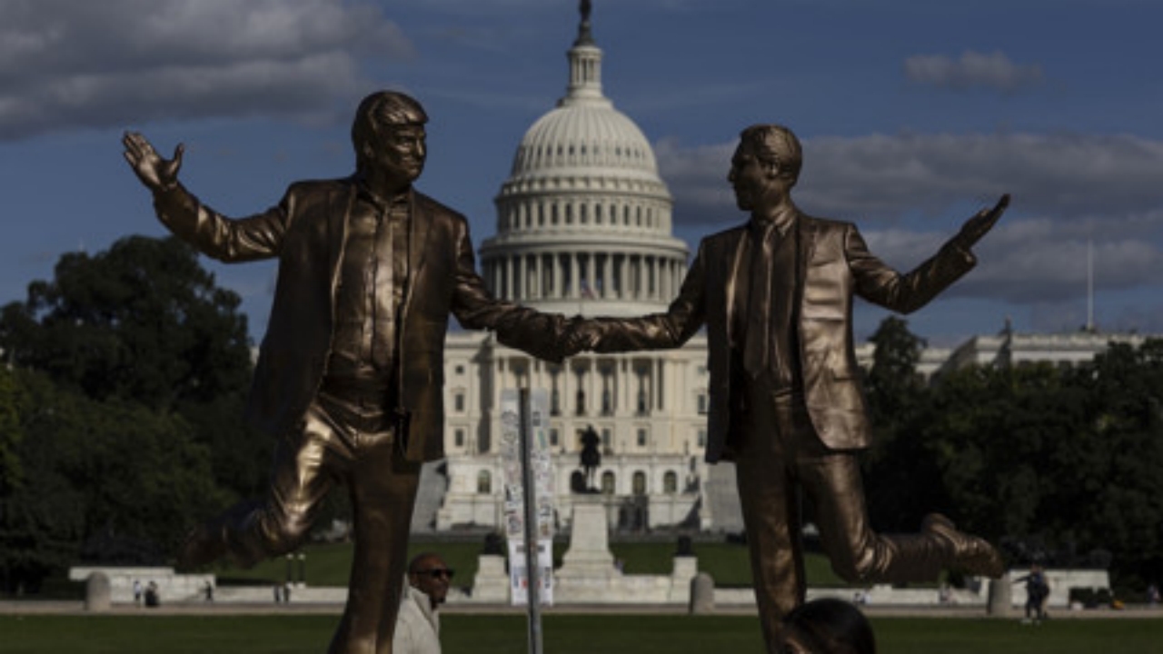 Foto - Görünce saçını başını yolmuştu! Trump’ı çıldırtan heykel yeniden ortaya çıktı