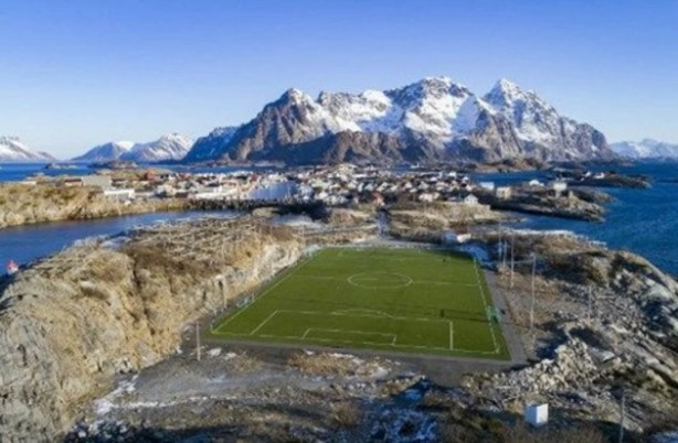 Foto - Görünce şaşkına döneceksiniz! Dünyanın en ilginç futbol sahaları