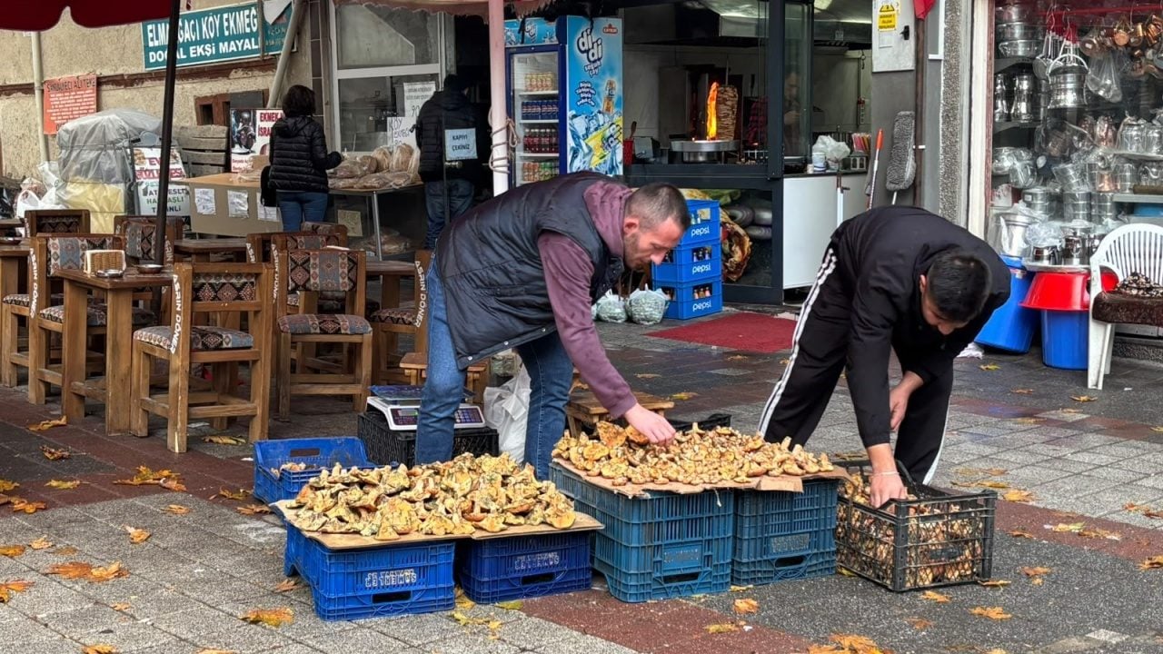 Foto - Görüntü adeta mest ediyor: Melki mantarını köylüler tezgaha çıkardı! Yoğun ilgi neden var, cevabı haberimizde