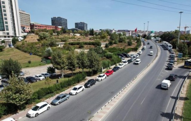 Foto - Görüntü İstanbul'dan! Gelen zam sonrası araçları yol kenarına bıraktılar
