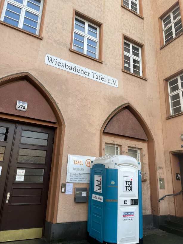 Foto - Görüntüler Almanya'dan! Yardım kuruluşları önünde kuyruk oluştu