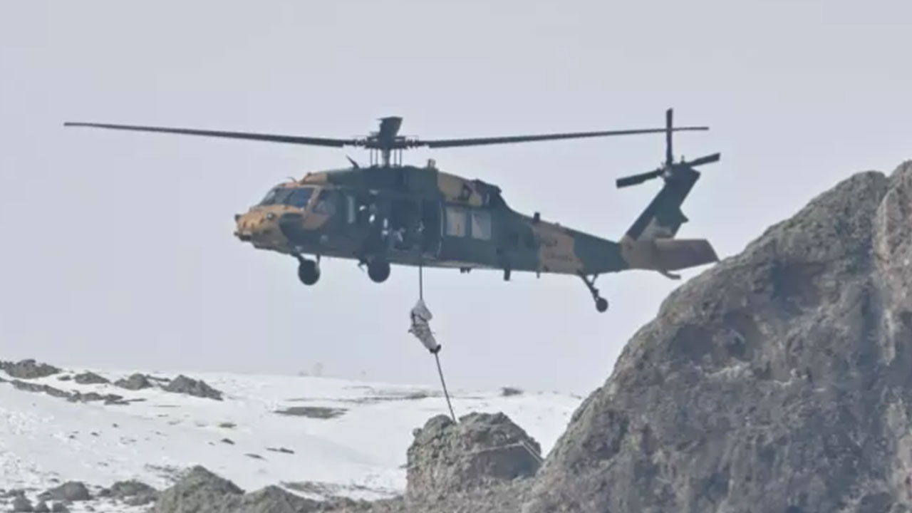 Foto - Görüntüler az önce servis edildi! Türk F-16'ları, ATAK helikopterleri ve tanklar harekete geçti