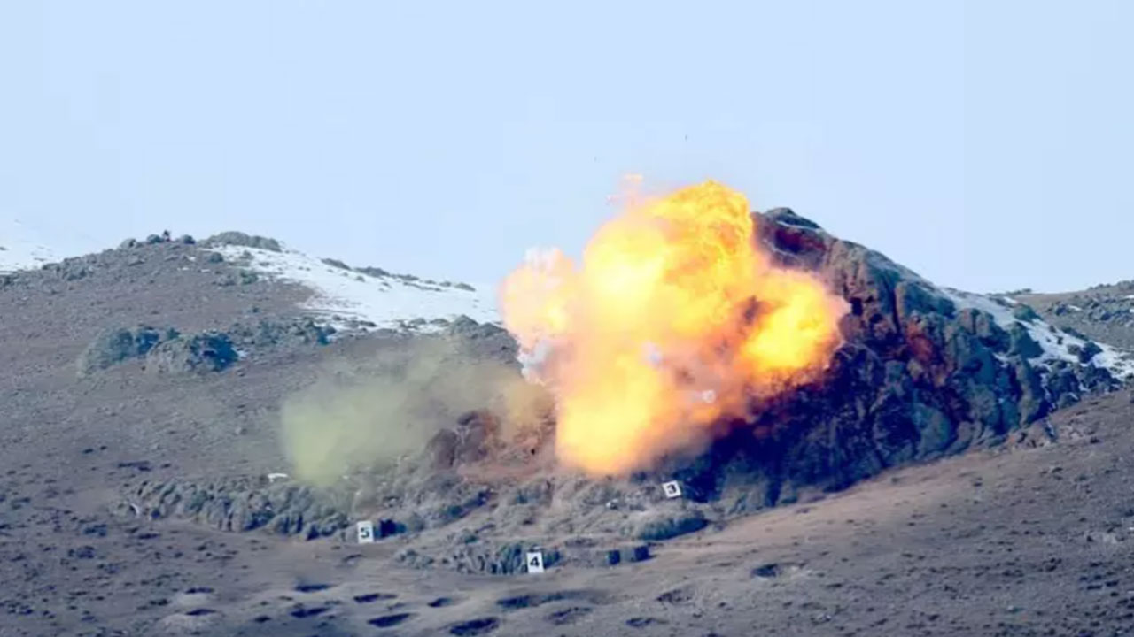 Foto - Görüntüler az önce servis edildi! Türk F-16'ları, ATAK helikopterleri ve tanklar harekete geçti