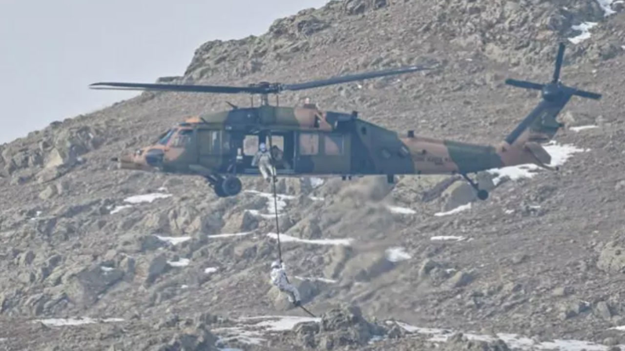 Foto - Görüntüler az önce servis edildi! Türk F-16'ları, ATAK helikopterleri ve tanklar harekete geçti