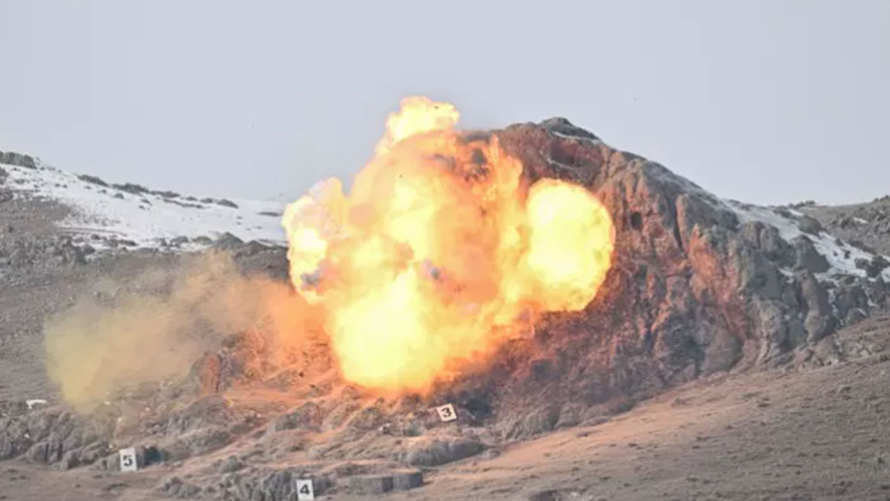 Foto - Görüntüler az önce servis edildi! Türk F-16'ları, ATAK helikopterleri ve tanklar harekete geçti