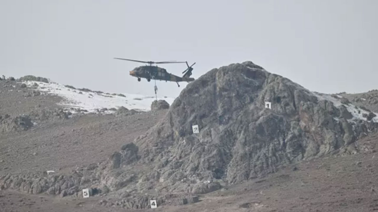 Foto - Görüntüler az önce servis edildi! Türk F-16'ları, ATAK helikopterleri ve tanklar harekete geçti