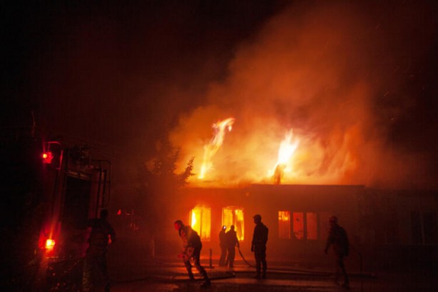 Foto - Görüntüler cephe hattından biraz önce geldi! Dağlık Karabağ'da bayrak değişti