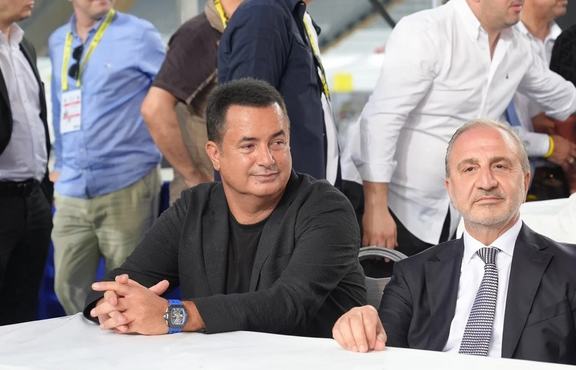 Görüntüler dikkat çekti! Ali Koç'un yaktığı meşale Acun'a gelince söndü! Yok artık yahu...