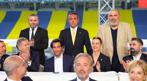 Foto - Görüntüler dikkat çekti! Ali Koç'un yaktığı meşale Acun'a gelince söndü! Yok artık yahu...