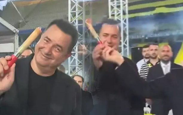 Foto - Görüntüler dikkat çekti! Ali Koç'un yaktığı meşale Acun'a gelince söndü! Yok artık yahu...