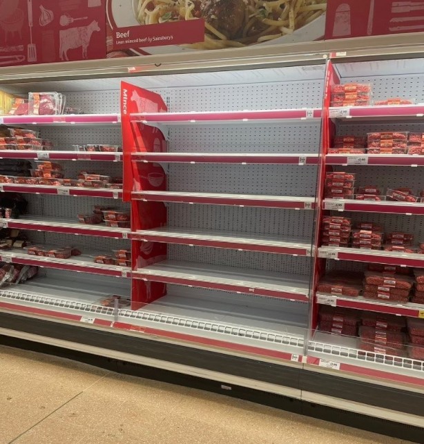 Foto - Görüntüler İngiltere'den! 'İngiltere rüyası' kabusa dönüyor: Akaryakıt krizinin ardından 'kıtlık paniği'