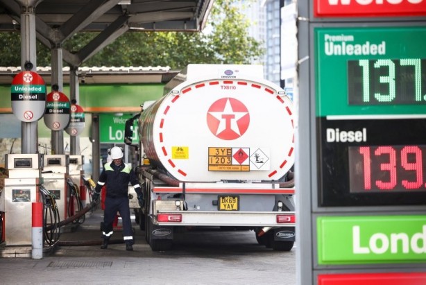 Foto - Görüntüler İngiltere'den! 'İngiltere rüyası' kabusa dönüyor: Akaryakıt krizinin ardından 'kıtlık paniği'