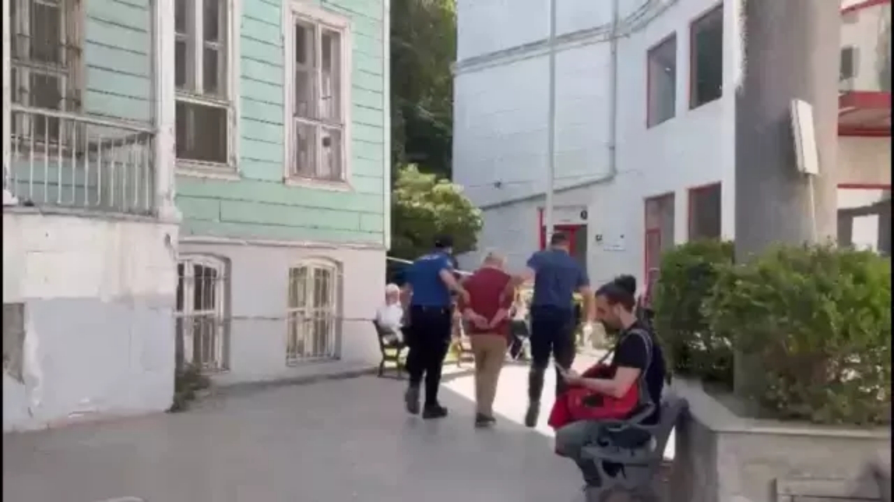 Foto - Görüntüler İstanbul Fatih’ten! 77 yaşındaki adamdan akılalmaz sapıklık! Yakayı böyle ele verdi