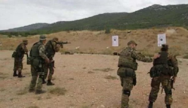 Foto - Görüntüleri ortaya çıktı! Ermeni askerlerini bakın kim eğitiyormuş