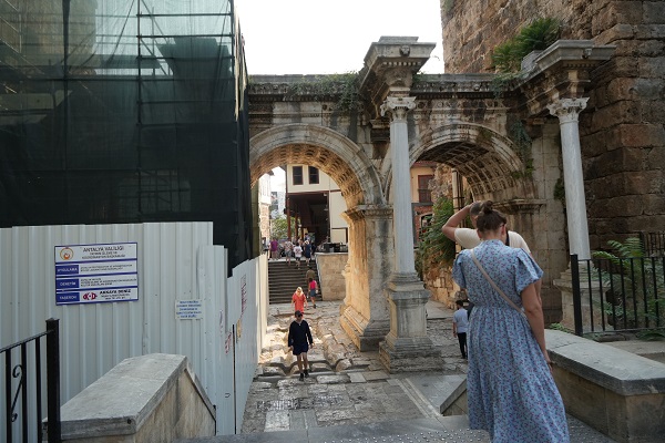 Foto - Görüntüsüyle hayran bırakan kapı: Hadrian 