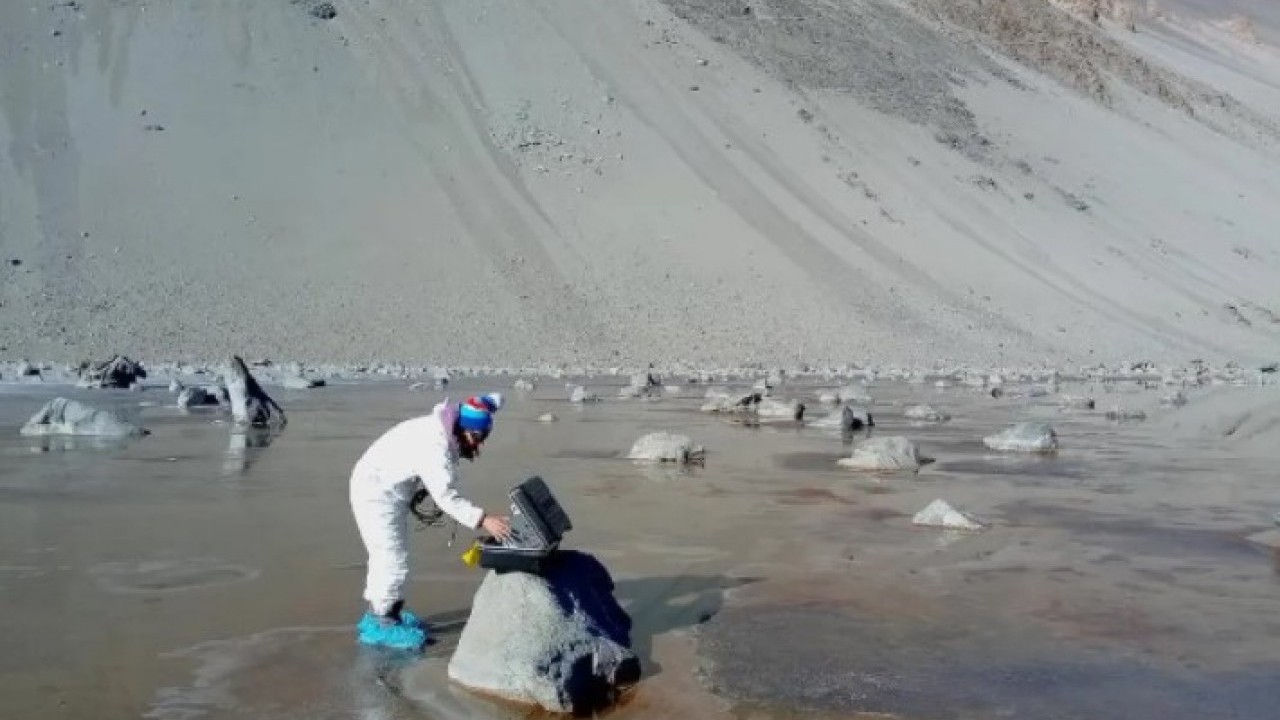 Foto - Görünümleri ve özellikleri ile büyülüyor! İşte dünyanın en ilginç gölleri!