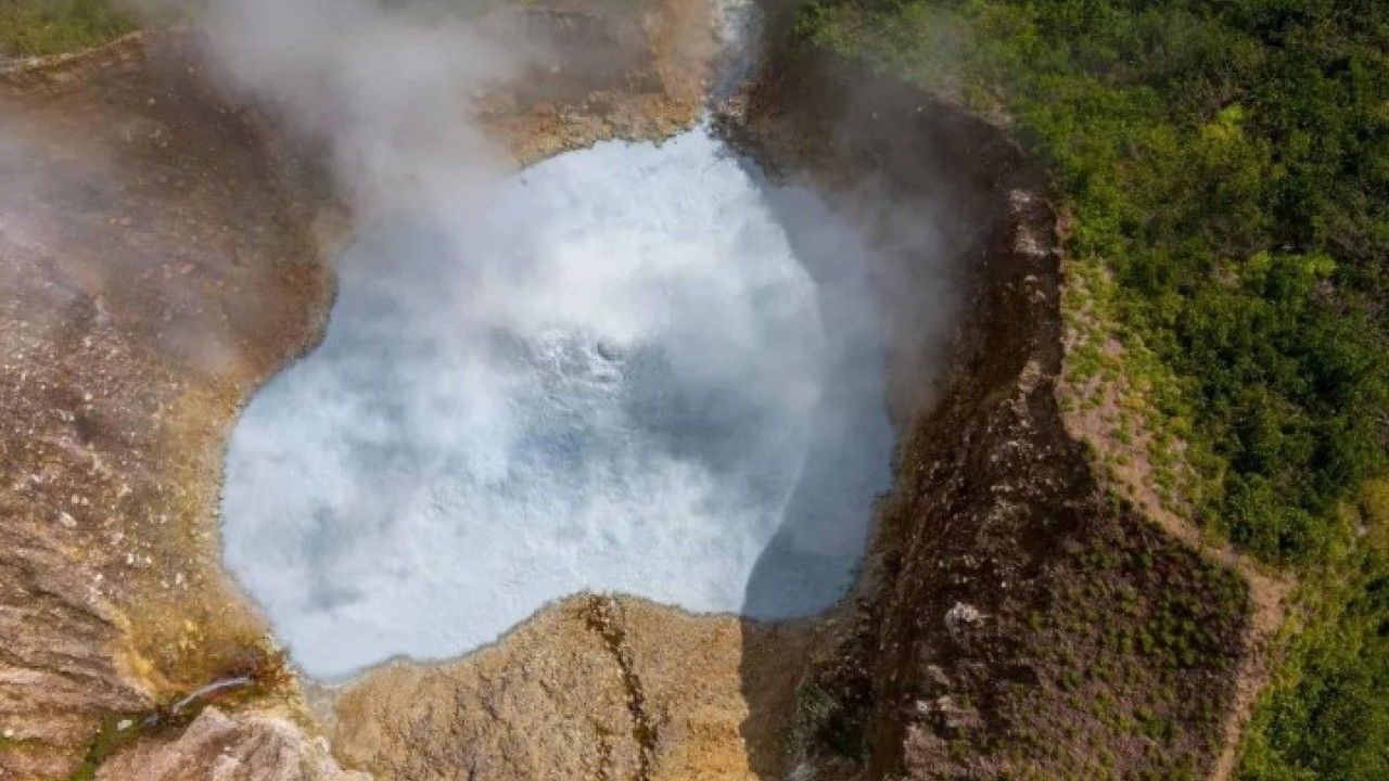 Foto - Görünümleri ve özellikleri ile büyülüyor! İşte dünyanın en ilginç gölleri!