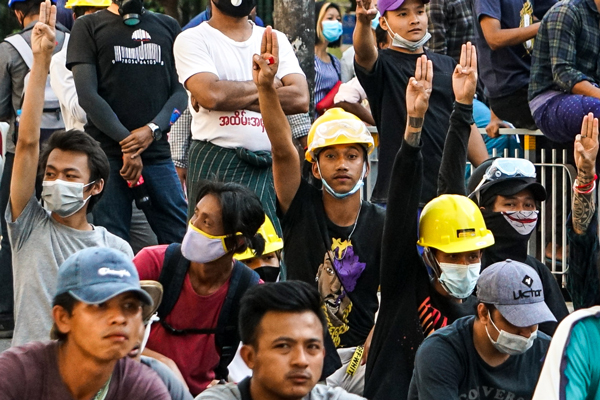 Foto - Gösteriler sürüyor! Darbeye karşı yine sokağa indiler
