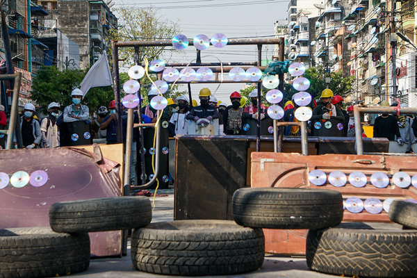 Gösteriler sürüyor! Darbeye karşı yine sokağa indiler