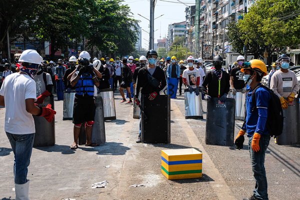 Foto - Gösteriler sürüyor! Darbeye karşı yine sokağa indiler
