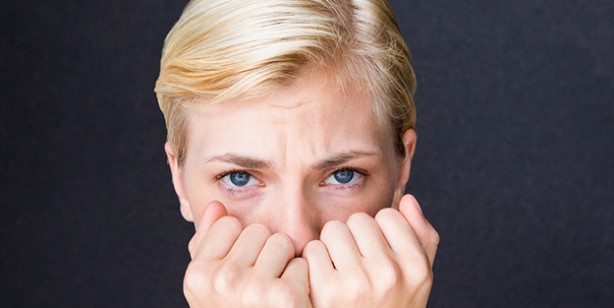 Foto - Göz altındaki morluklar kader değil! Tembel damarları çalıştırarak tedavi ediyor