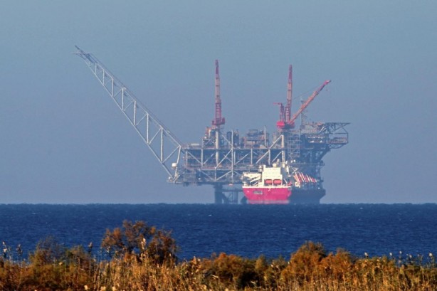 Göz göre göre denizden doğalgaz çalmaya başladılar! Kimse bir şey demiyor