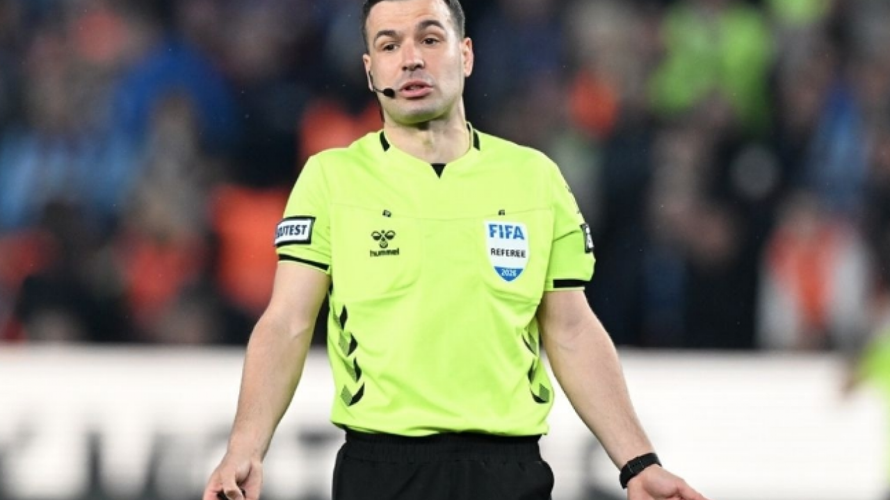 Göz göre göre yine hakeme salladı! Takımı kötü oynamasına rağmen maalesef gerçekleri yine görmedi!