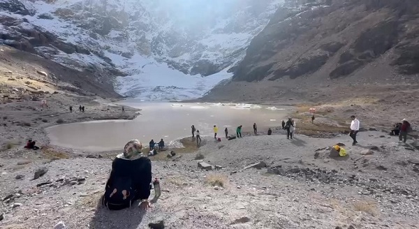 Foto - Gözalıcı manzarada doğa yürüyüşü