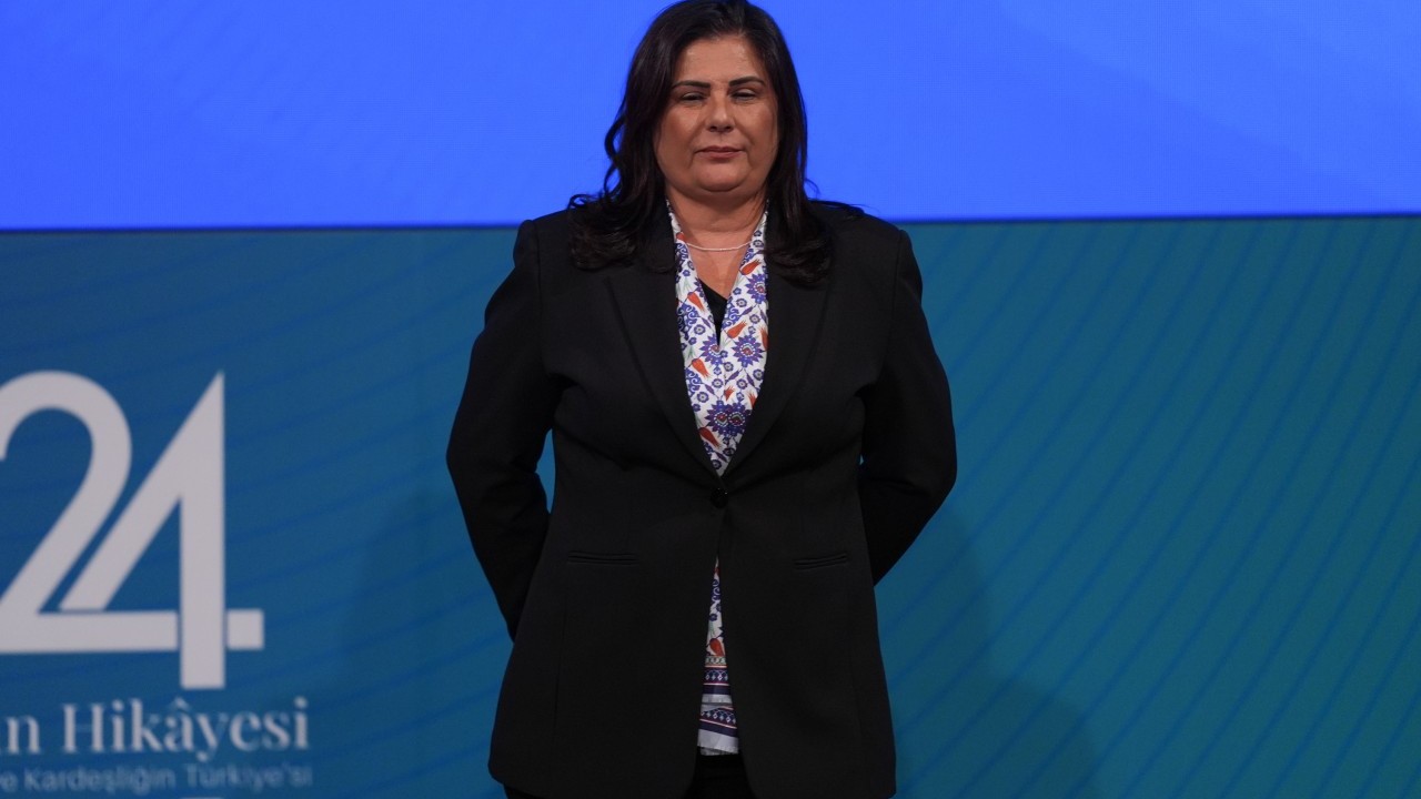 Gözlerden kaçan detay! Özlem Çerçioğlu, AK Parti'ye bir ilki yaşattı