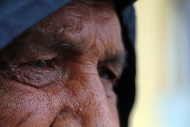 Foto - Gözleri görmeyen yaşlı adamın yürek burkan hikayesi