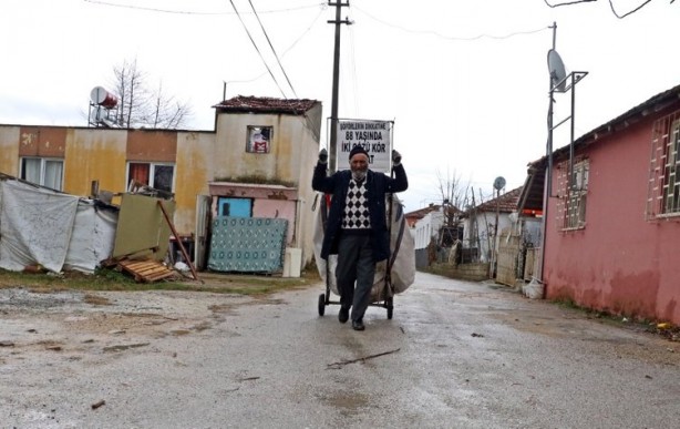 Foto - Gözleri görmeyen yaşlı adamın yürek burkan hikayesi