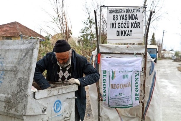 Foto - Gözleri görmeyen yaşlı adamın yürek burkan hikayesi