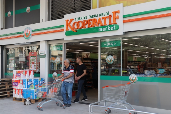 Foto - Gözleri var görmez kulakları var duymaz! Çamur medyasına halk tokadı