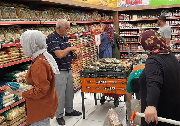 Foto - Gözleri var görmez kulakları var duymaz! Çamur medyasına halk tokadı