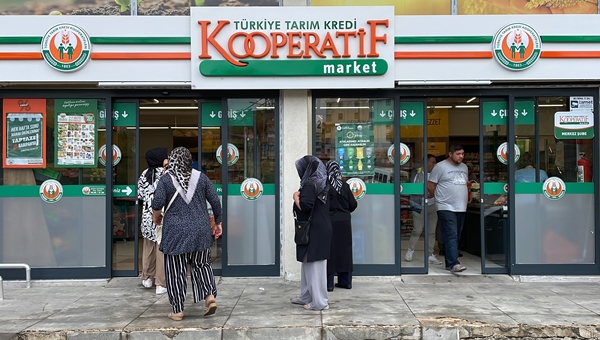 Foto - Gözleri var görmez kulakları var duymaz! Çamur medyasına halk tokadı