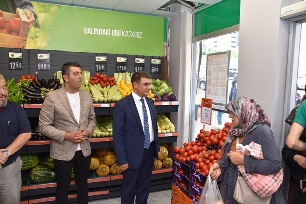 Foto - Gözleri var görmez kulakları var duymaz! Çamur medyasına halk tokadı
