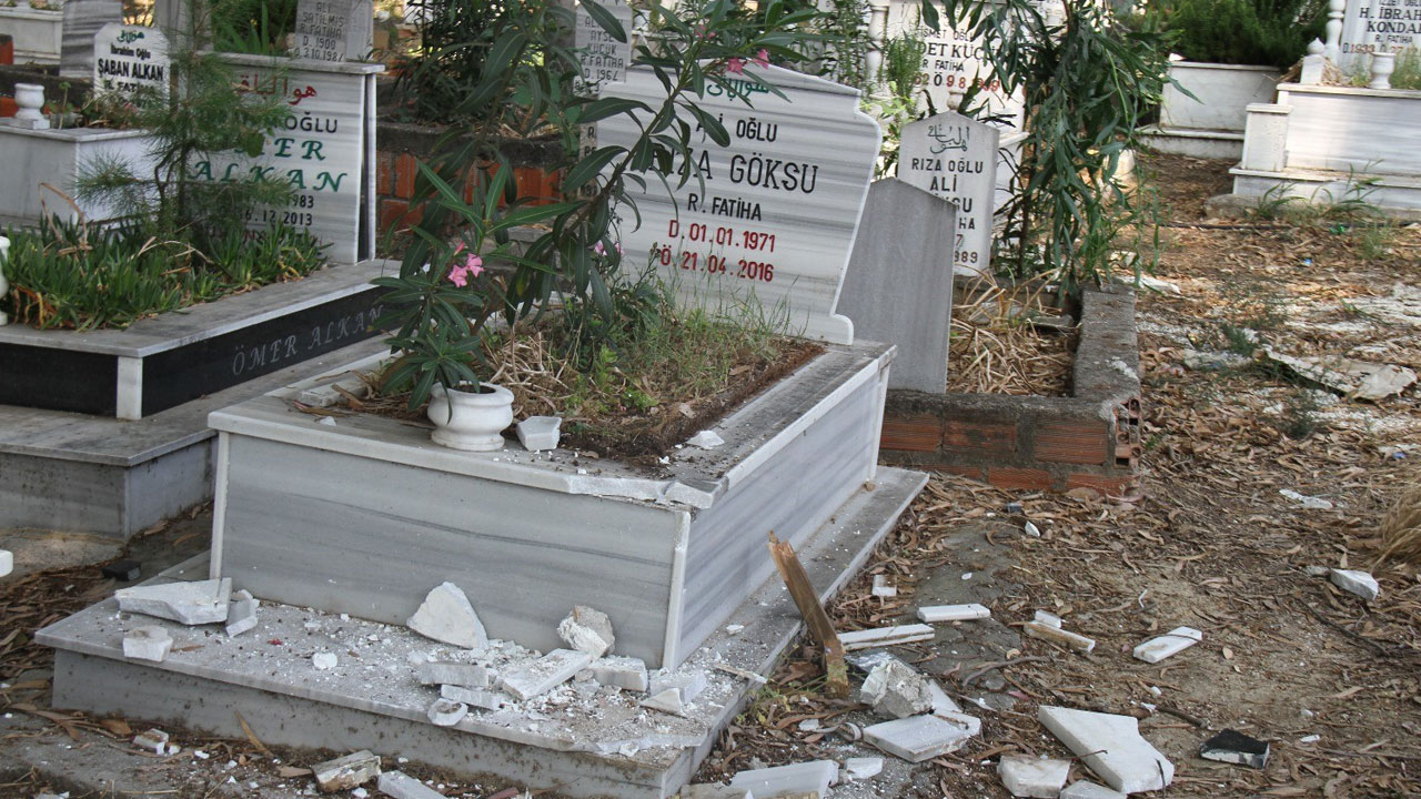 Foto - Gözlerine inanamadılar! Kabir ziyareti kabusa döndü